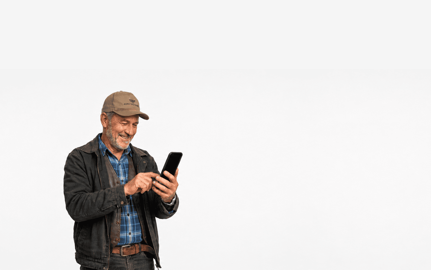 Produtor rural usando o aplicativo de gestão pecuária